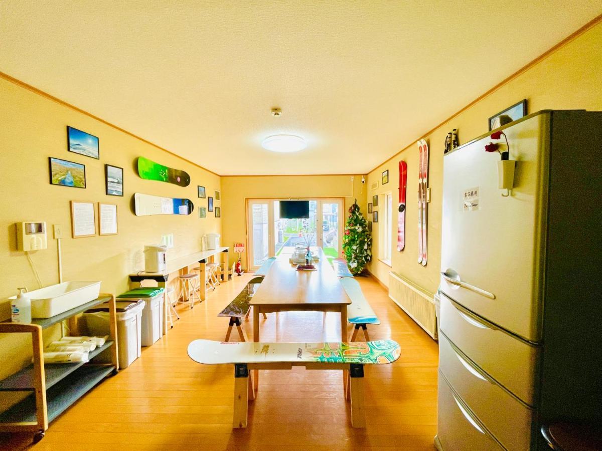 Yellow House Niseko Куттян Экстерьер фото